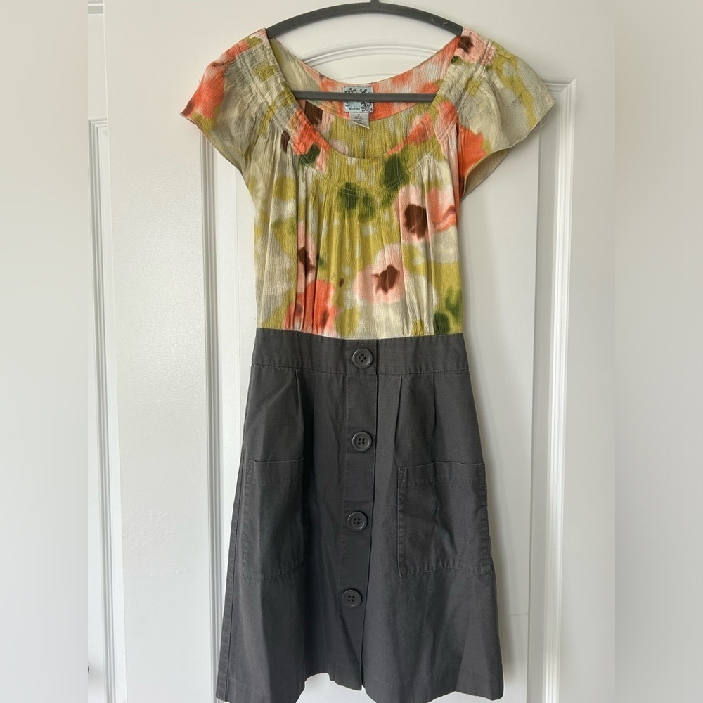 EUC Anthropologie Tabitha Zoya SILK Water Color
Floral & Gray Pleated Dress